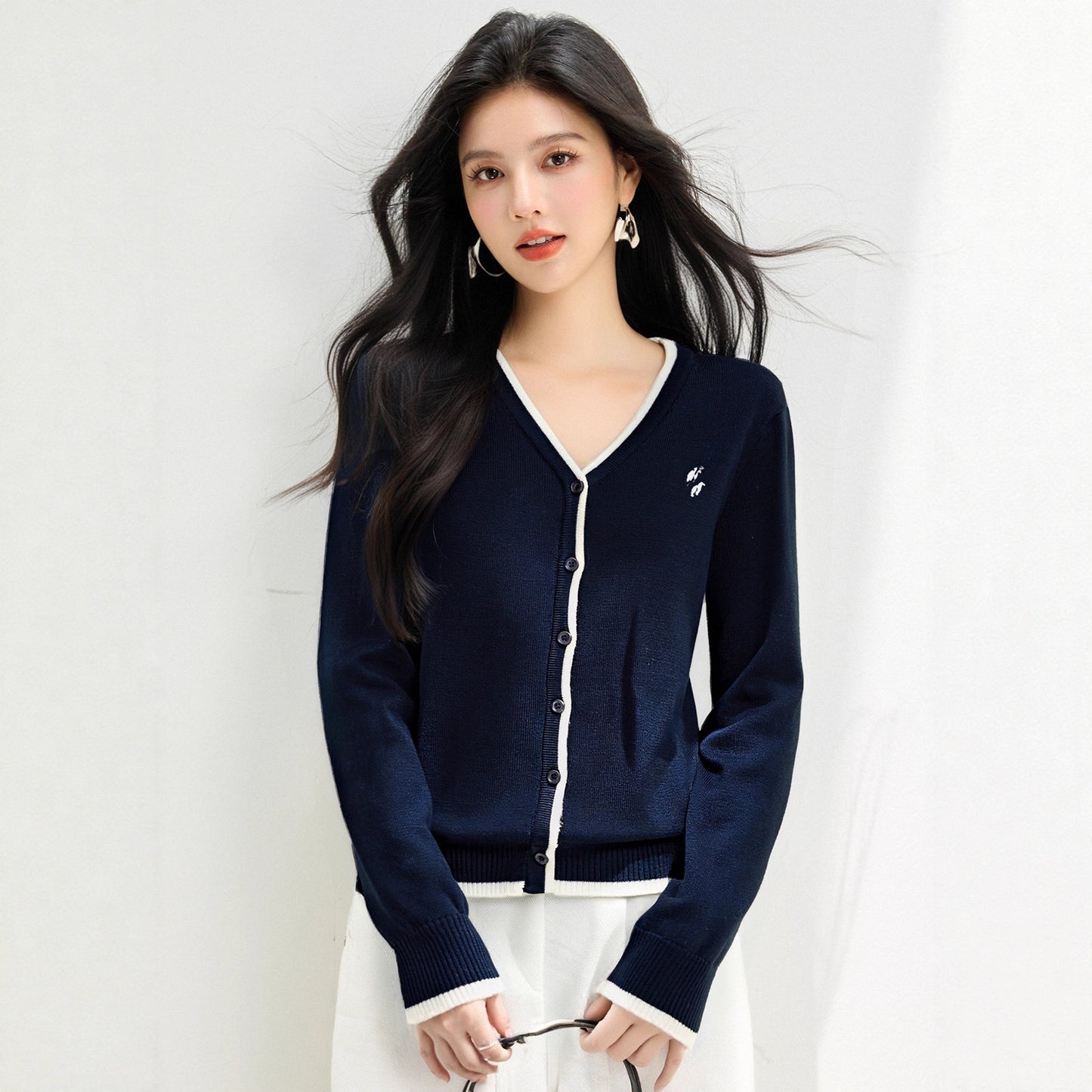 style V-neck gray knit cardigan sweater for women early autumn cozy look lazy style color-blocked knit top