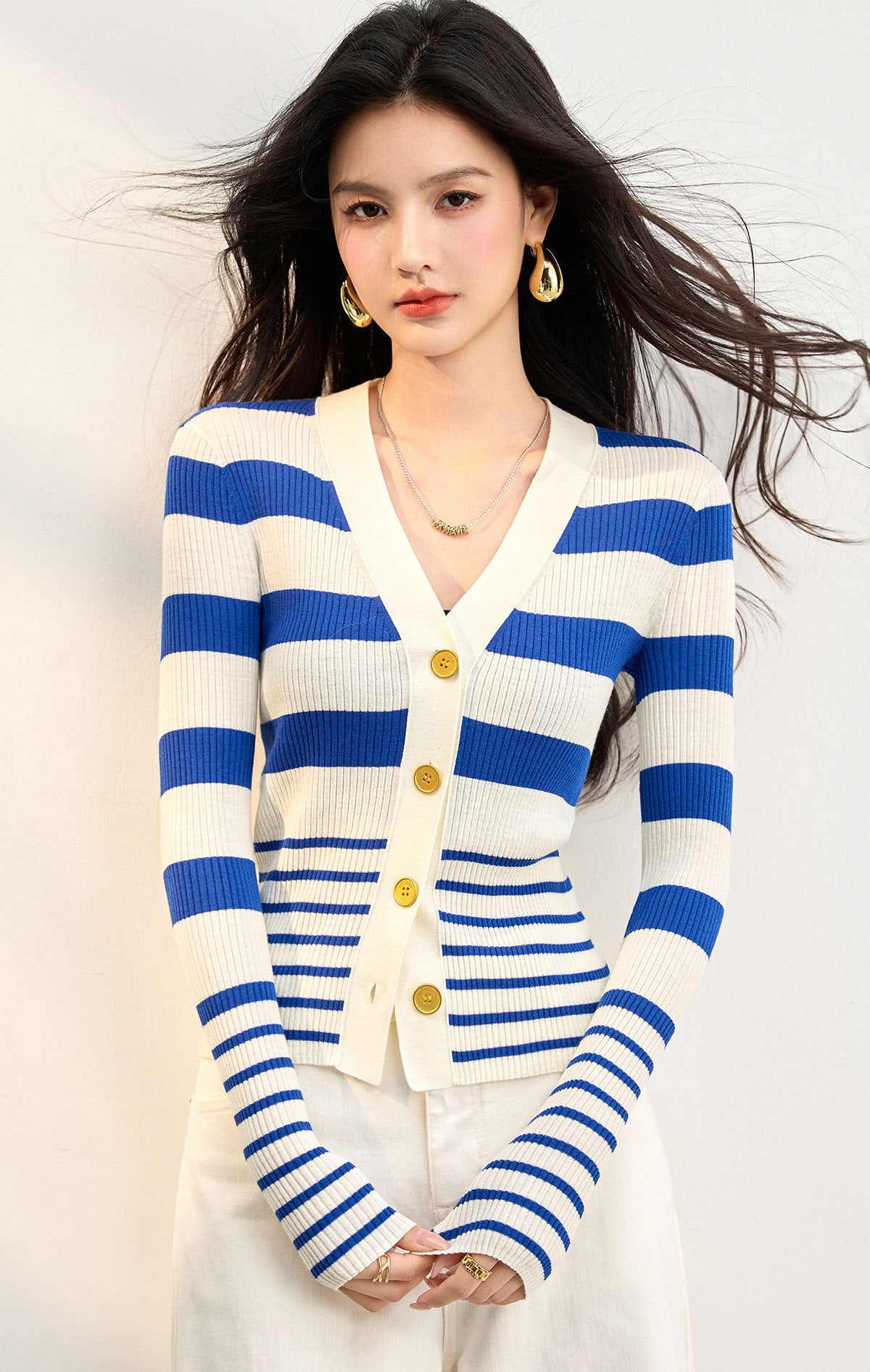 Elegant Casual Knitted Cardigan for Women with V-Neck and Striped Pattern