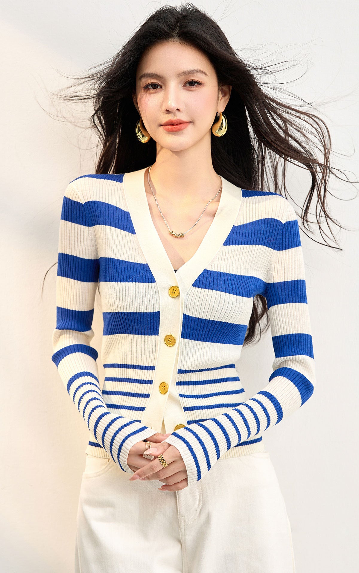 Elegant Casual Knitted Cardigan for Women with V-Neck and Striped Pattern